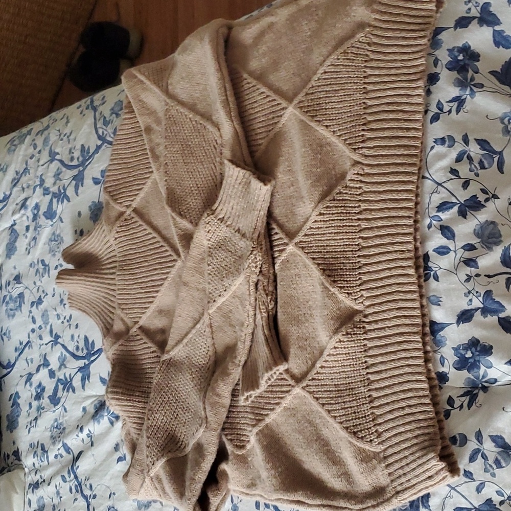 CURATED BY RUA'H KIBRIYA: Tan Cablestitch Turtleneck NWOT